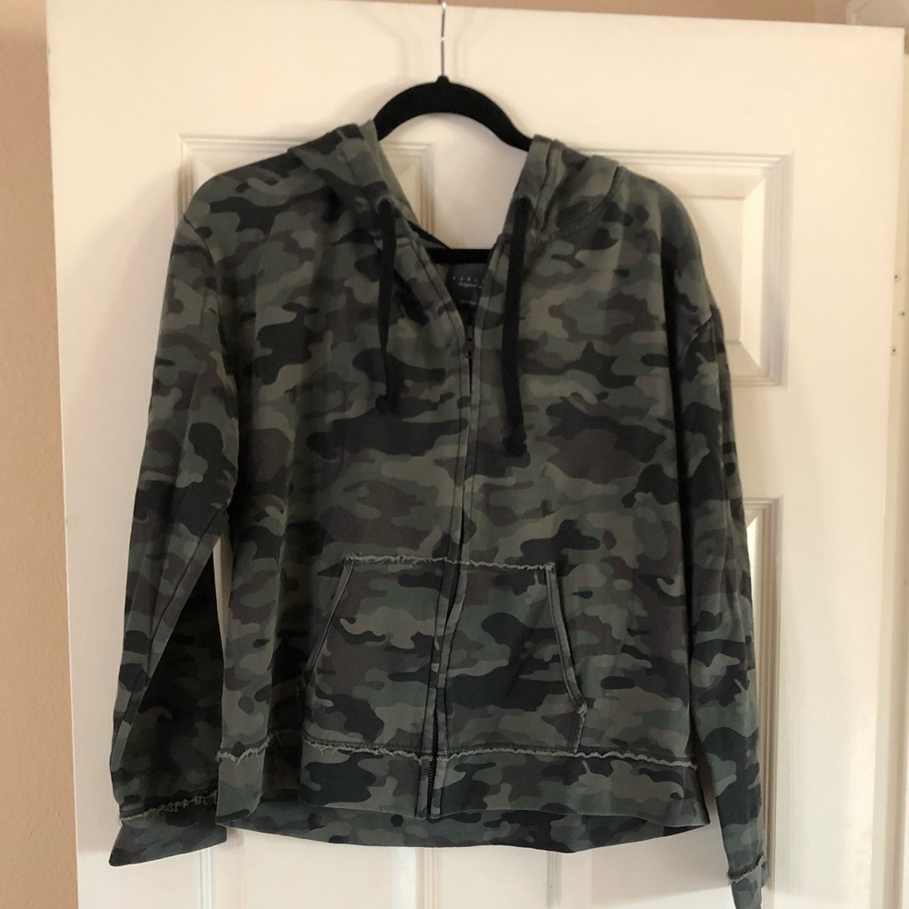 Sanctuary camo hoodie.